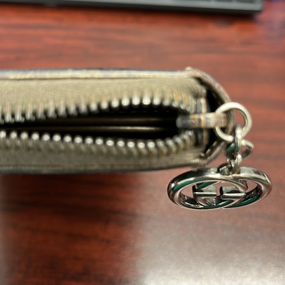Gucci metallic zippy wallet with nice zipper pull. Good condition. Vintage. - Picture 2 of 16
